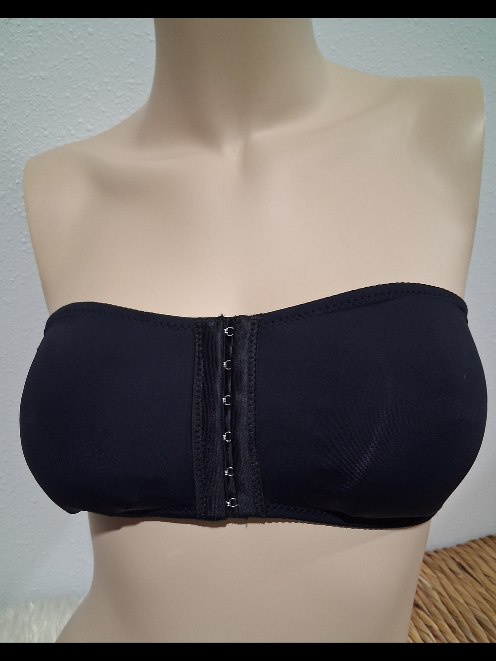 Strapless Front-Close Bandeau Bra - Black
